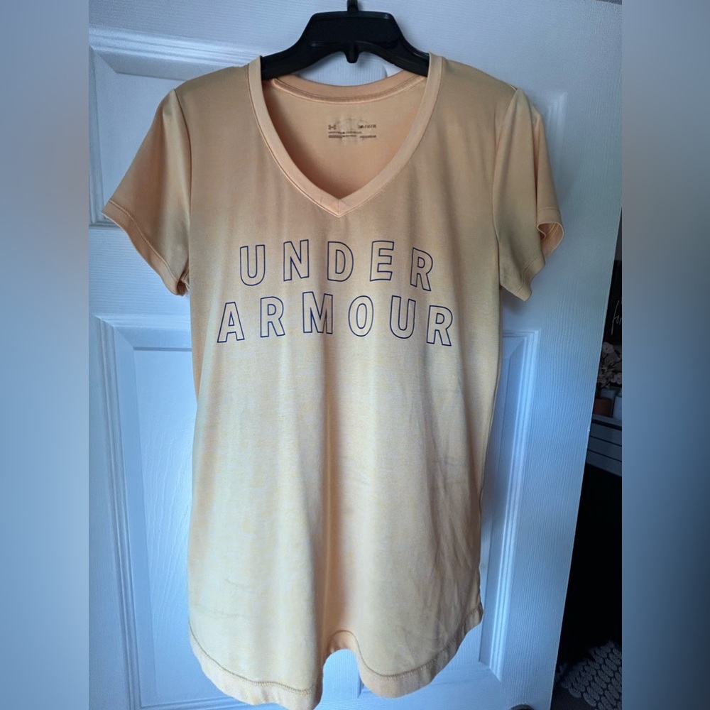 Women’s under armor workout shirt
